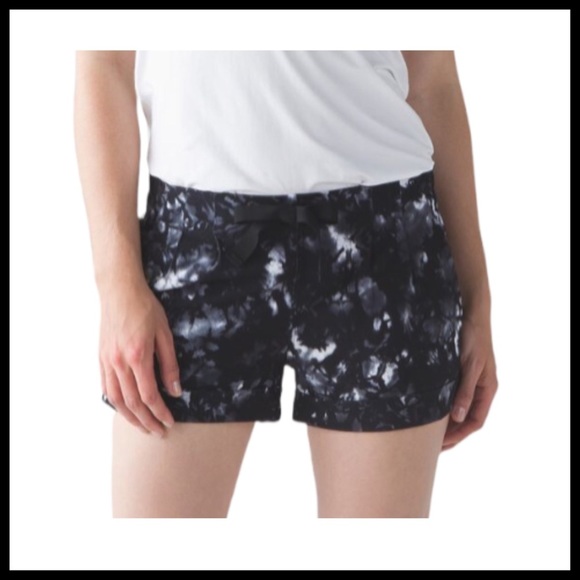 lululemon athletica Pants - LULULEMON Spring Break Away Shorts